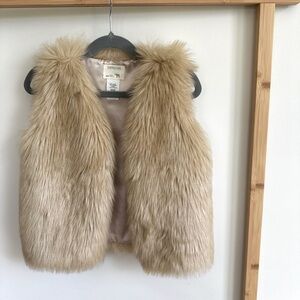Jcrew faux fur vest medium/large tan. Fits 5T 6T & 7 year olds.